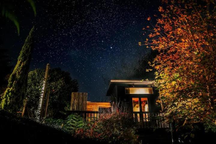 Starry Nights Cabin Fever Waikino ภายนอก รูปภาพ