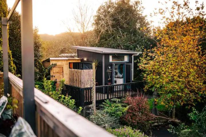 Starry Nights Cabin Fever Waikino ภายนอก รูปภาพ
