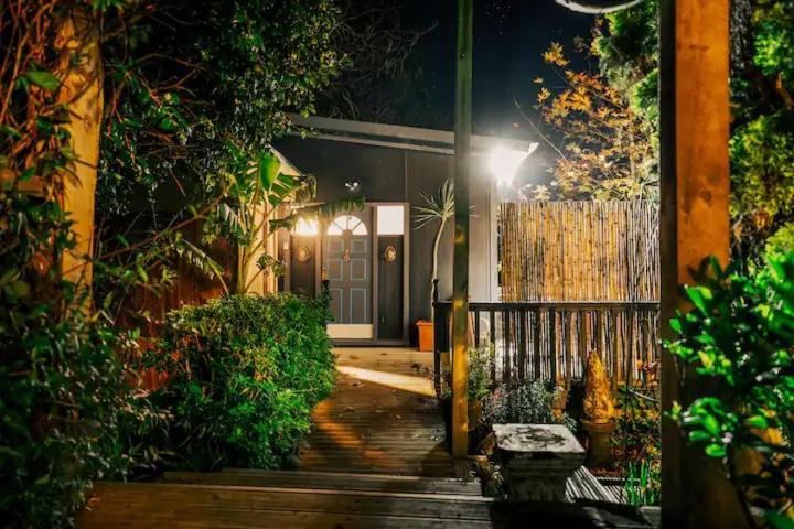Starry Nights Cabin Fever Waikino ภายนอก รูปภาพ