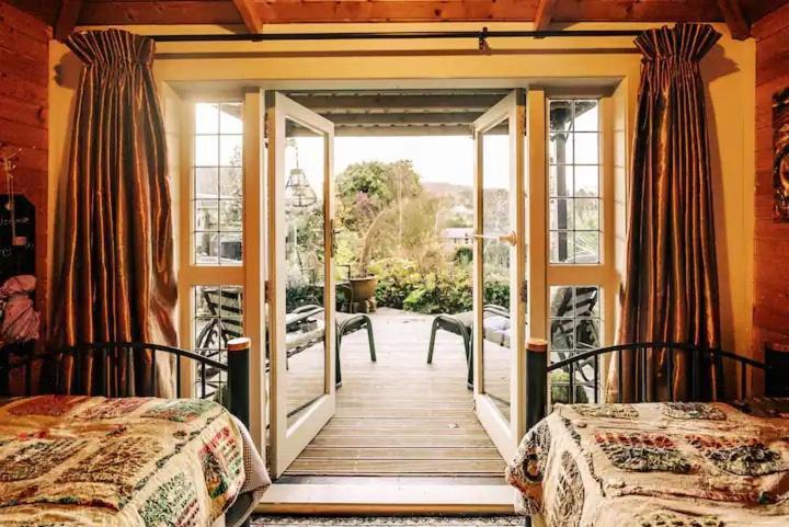 Starry Nights Cabin Fever Waikino ภายนอก รูปภาพ