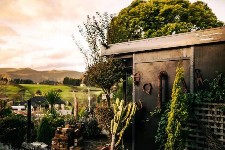 Starry Nights Cabin Fever Waikino ภายนอก รูปภาพ