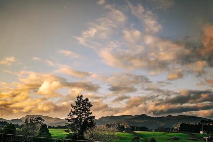 Starry Nights Cabin Fever Waikino ภายนอก รูปภาพ